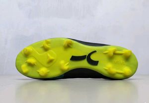 Spectra Football Shoes - UK 8