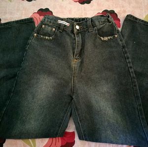 Baggy denim jeans