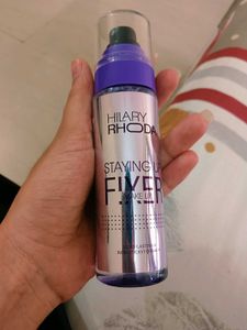 Hilary Rhoda Makeup Fixer