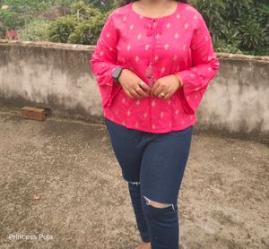 Women&#39;s Ripped Jeans