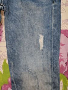 Distressed blue denim jeans 👖