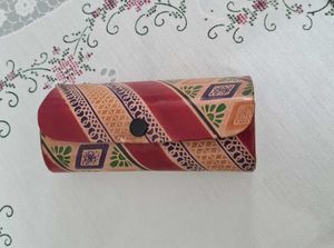 Spectacles or sunglasses case