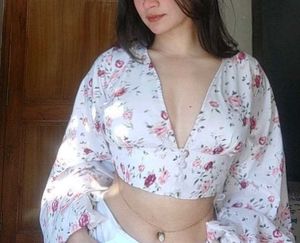 Very Pretty Floral Top