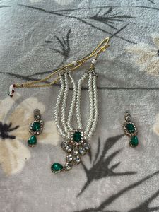 Elegant Pearl &amp; Emerald Jewelry Set