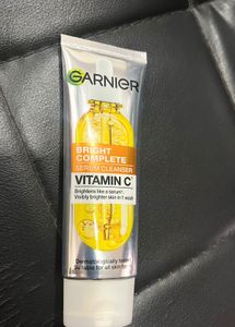 Garnier Vitamin C Bright Complete Serum Cleanser