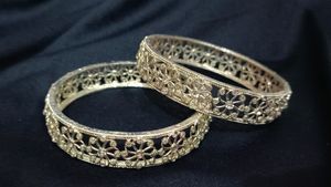 Red Bangle Set