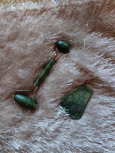 Jade Roller &amp; Gua Sha Set