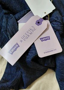 Levi&#39;s × Deepika Padukone Tie-Neck Top
