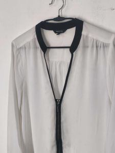 Chic White Zipper Top