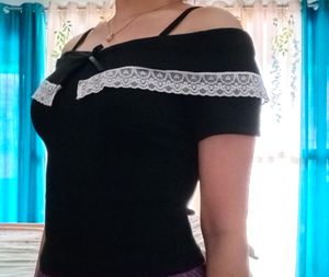Coquette Lace off shoulder Top 🎀🖤