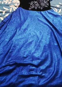 Gown Full Velvet With Half Sleeves Free Size