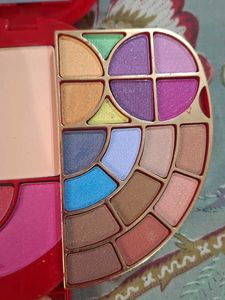 Vintage Inspired Makeup Kit