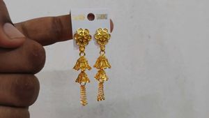 Gold Tone  Earrings Jumki