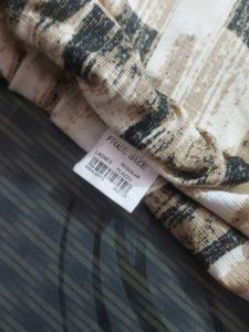 its a mixed colour palazzo.