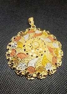 Tri-Color Gold Filigree Pendant