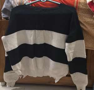 Chic Black &amp; White Striped Sweater