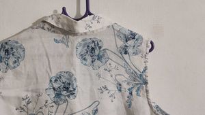 Ogaan Buttoned Sleeveless Blouse