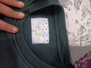 Sweat Shirt.