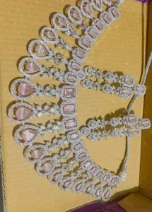 Elegant American Diamond Necklace Se