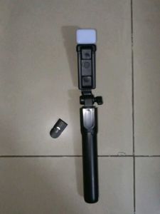 Tripod + Selfie Stick