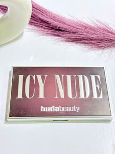 Huda Beauty Eyeshadow Palette