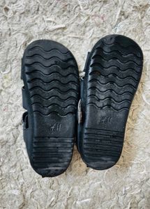 H&amp;M Kids Black Fisherman Sandals - Size 25
