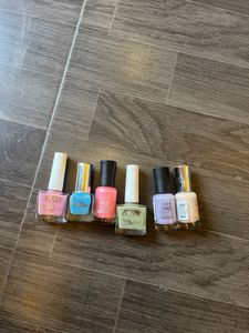 6 Pair Of Nailpolish