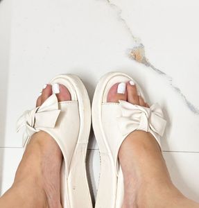 White Wedges