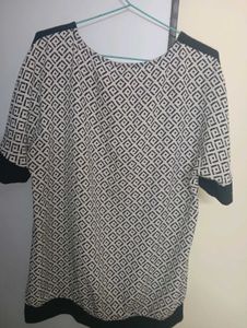 Patterned Black &amp; White Top