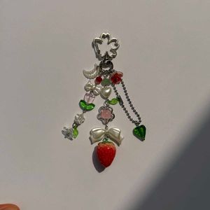 ₊˚⊹౨ cute beaded strawberry keychain 🍓 ৎ ₊˚⊹