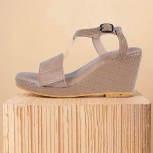 Wedges With Multi-stylin Straps