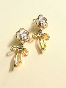 Floral Bow Earrings- BRAND NEW 🌟