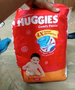 Pack Of 32 Diapers + 3 Feather Diaper Free