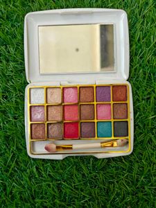 Colorful Eyeshadow Palette - 18 Shades!