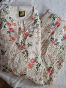 Elegant Floral Embroidered Kurta