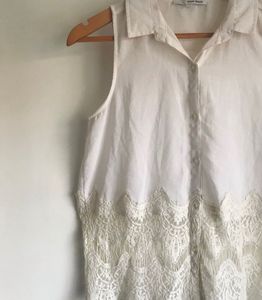 Sleeveless Lacey Cropped Shirt