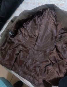 Men&#39;s dark brown color