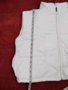 Trendy White Puffer Vest (AR)