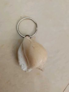 Seashell &#39;L&#39; Initial Keychain