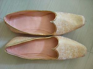 Mujri For Men Good condition