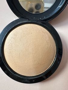 MAC Compact Medium Dark