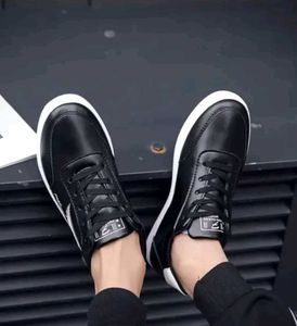 Black &amp; White Feather Sneakers