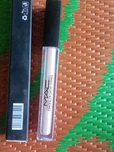 NC 35 MAC CONCEALER