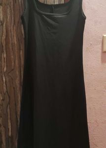 Sleek Black Sleeveless Midi Dress