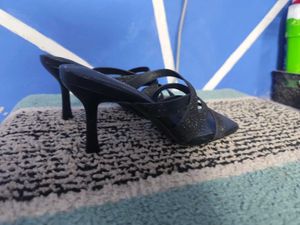 Stylish Black OUTRYT Sandals