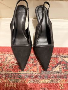 H&M Black pointed Heels