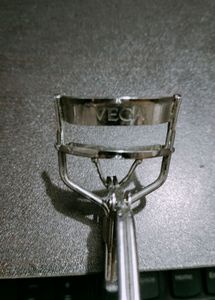 Vega Eyelash Curler