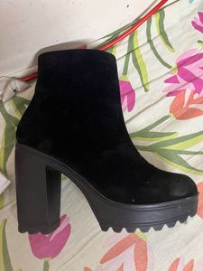 Women’s Trendy Black Boots