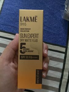 Lakme Sun Expert Dry Matte Fluid