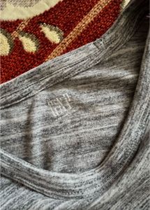 GAP Graphic Tee - Casual Style